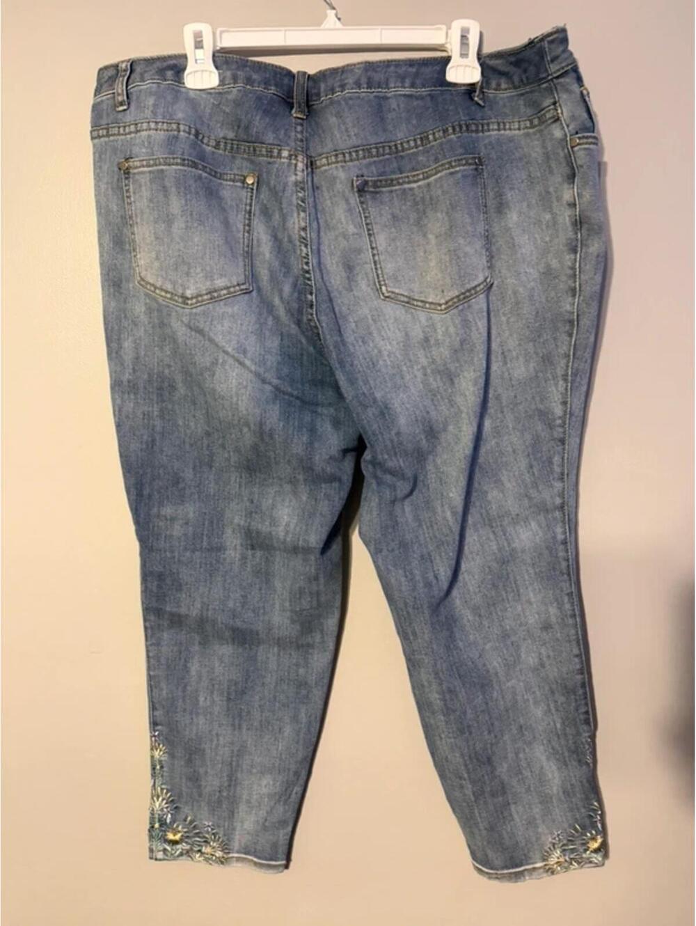 Capris - Picture 4 of 6